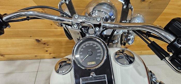 2011 Harley-davidson FLSTN SOFTAIL DELUXE White