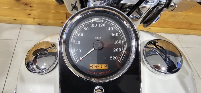 2011 Harley-davidson FLSTN SOFTAIL DELUXE White