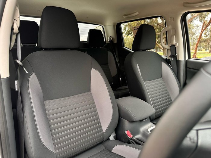 2024 Nissan Navara ST