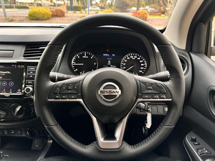 2024 Nissan Navara ST