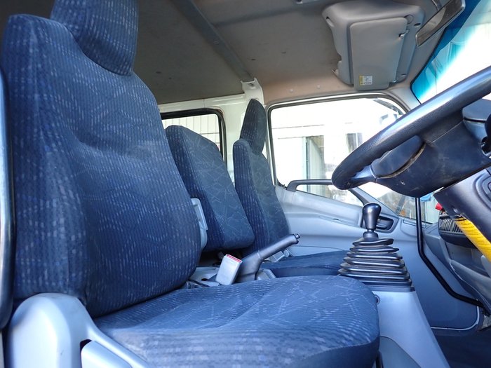2018 HINO DUTRO 817 WHITE