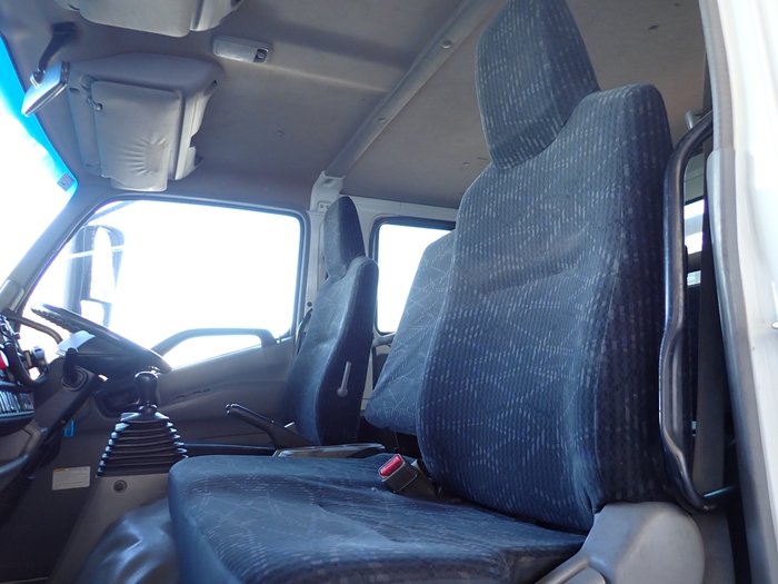 2018 HINO DUTRO 817 WHITE