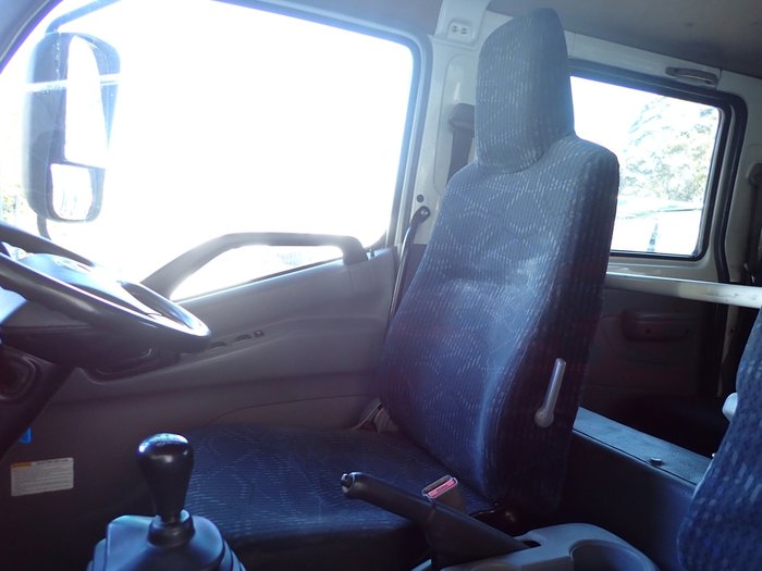 2018 HINO DUTRO 817 WHITE