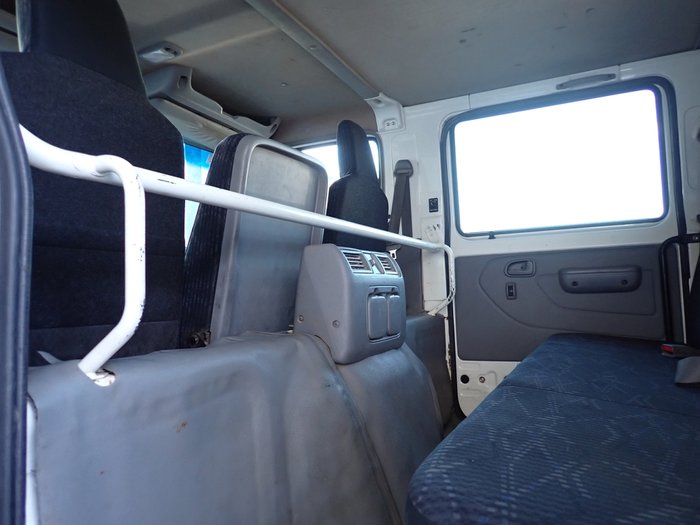 2018 HINO DUTRO 817 WHITE