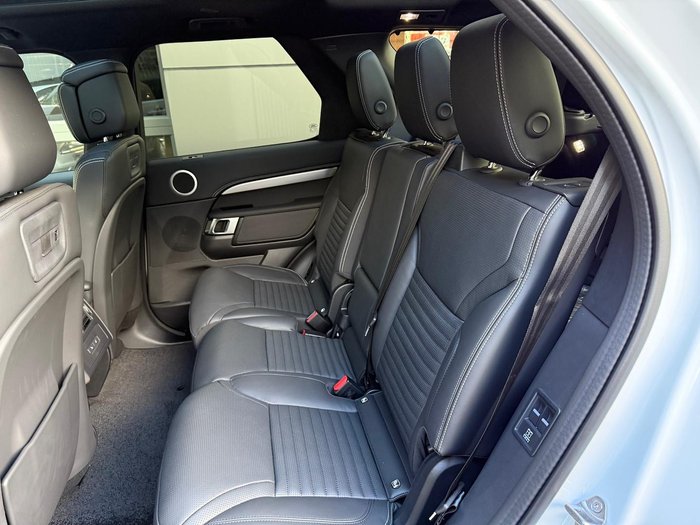 2024 Land Rover Discovery P360 Dynamic SE