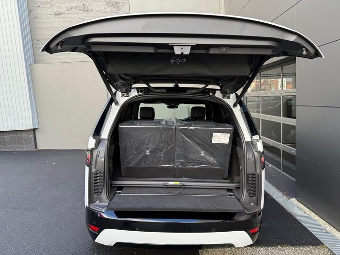 2024 Land Rover Discovery P360 Dynamic SE