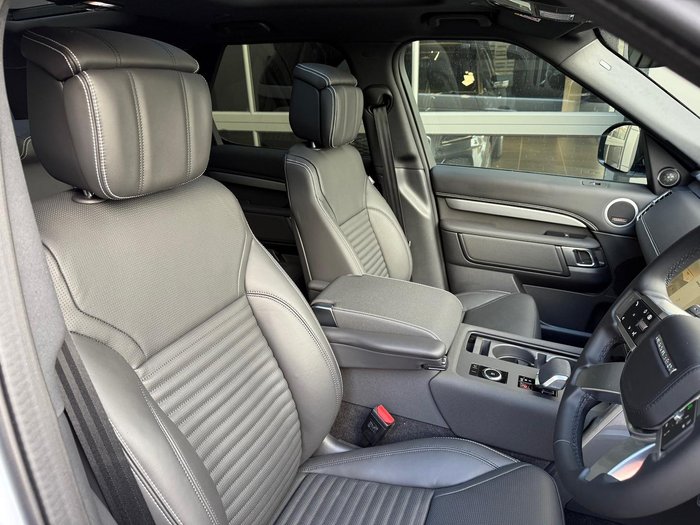 2024 Land Rover Discovery P360 Dynamic SE