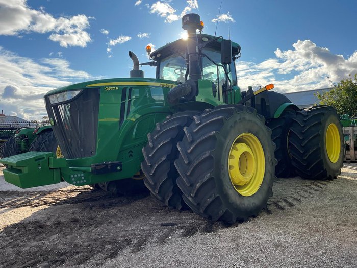2019 John Deere 9570R Green
