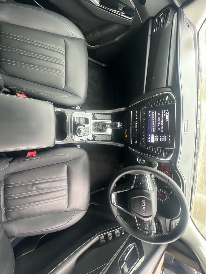 2022 Isuzu MU-X LS-T