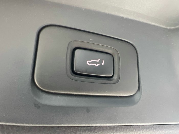 2022 Isuzu MU-X LS-T