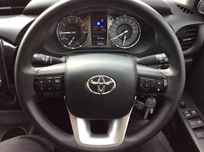 2023 Toyota Hilux SR