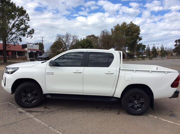 2023 Toyota Hilux SR