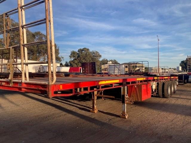 2012 Maxi Trans 13.5M Straight Flat Top Red
