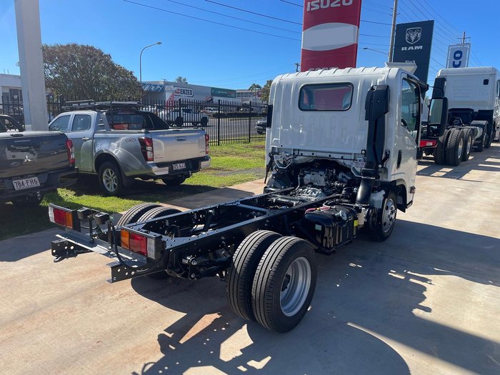 2025 Isuzu Nlr 45-150