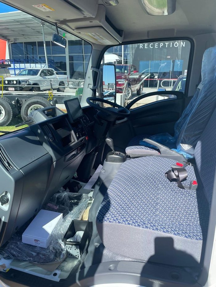 2025 Isuzu Nlr 45-150