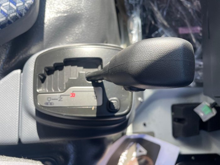 2025 Isuzu Nlr 45-150