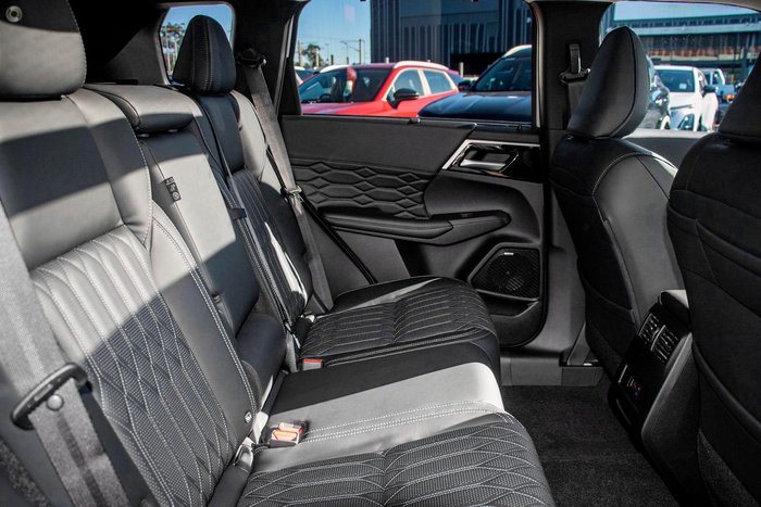 2025 Mitsubishi Outlander Exceed