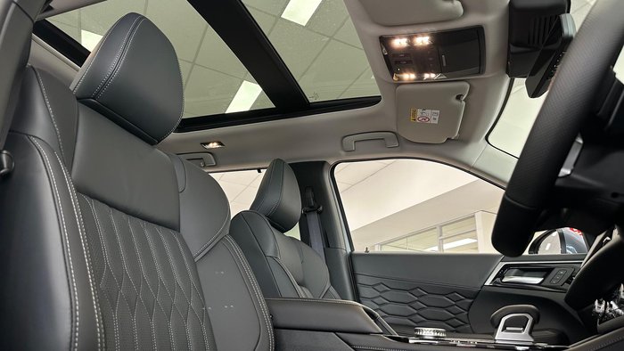 2025 Mitsubishi Outlander Exceed