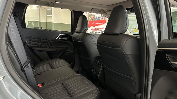 2025 Mitsubishi Outlander Exceed
