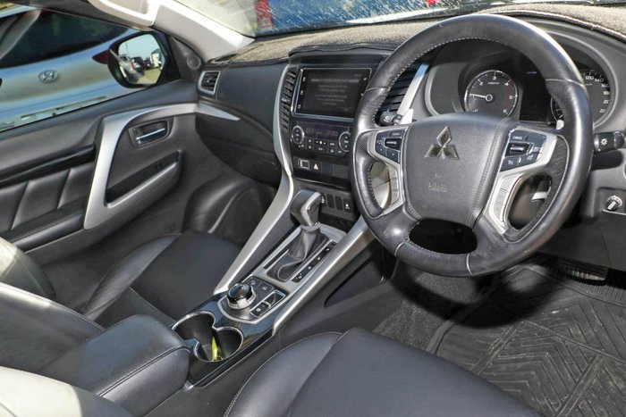2016 Mitsubishi Pajero Sport GLS