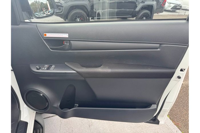 2024 Toyota Hilux SR
