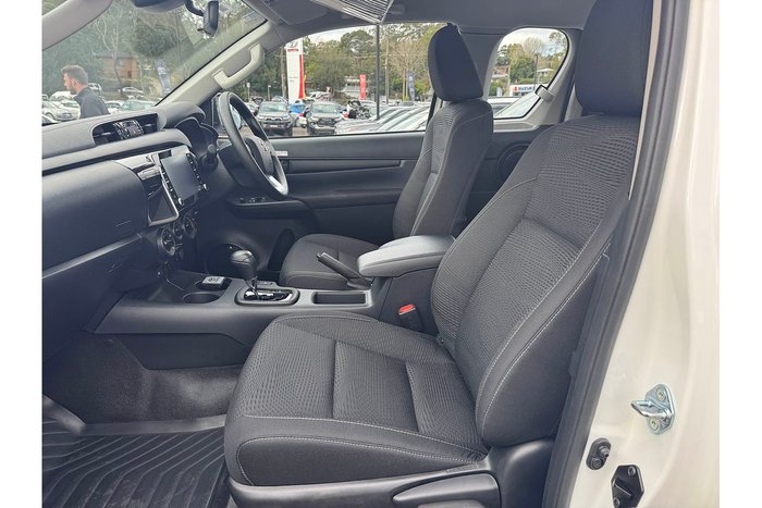 2024 Toyota Hilux SR