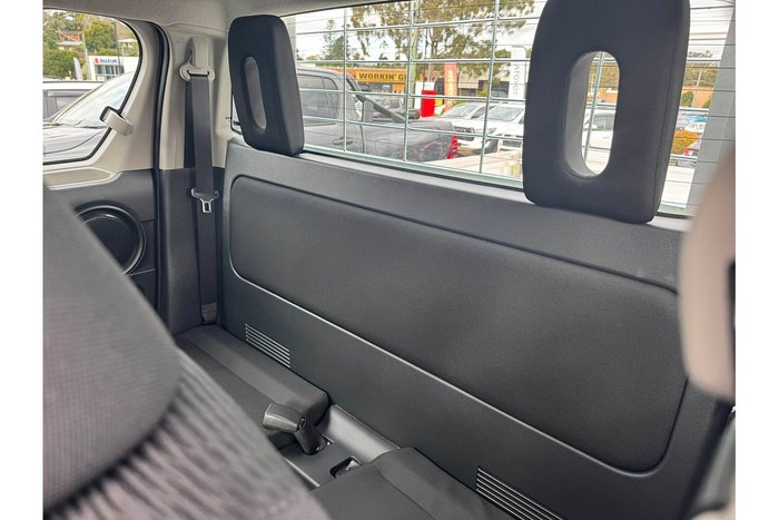 2024 Toyota Hilux SR