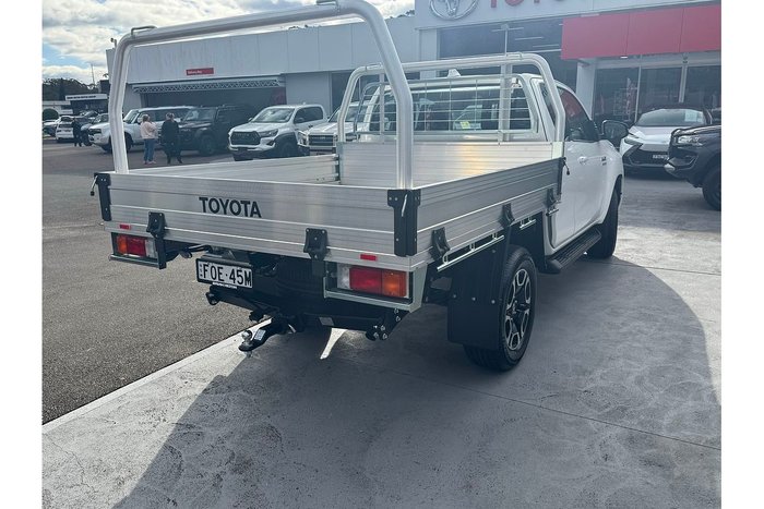 2024 Toyota Hilux SR
