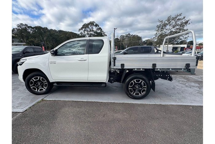2024 Toyota Hilux SR
