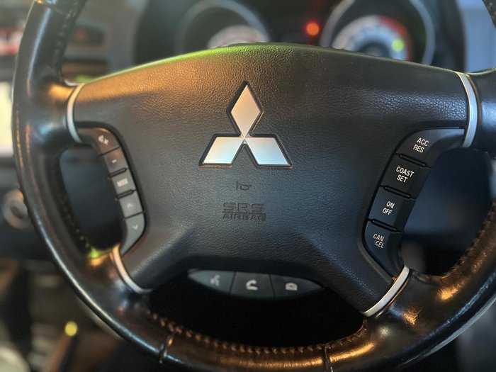 2014 Mitsubishi Pajero VR-X