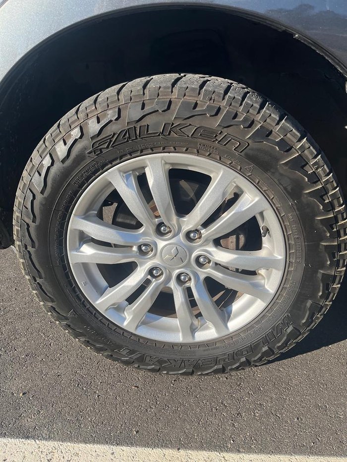 2014 Mitsubishi Pajero VR-X