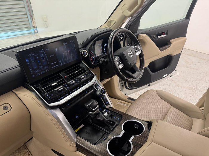 2022 Toyota Landcruiser Sahara FJA300R 4X4 Dual Range Glacier White