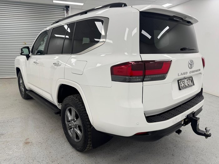 2022 Toyota Landcruiser Sahara FJA300R 4X4 Dual Range Glacier White