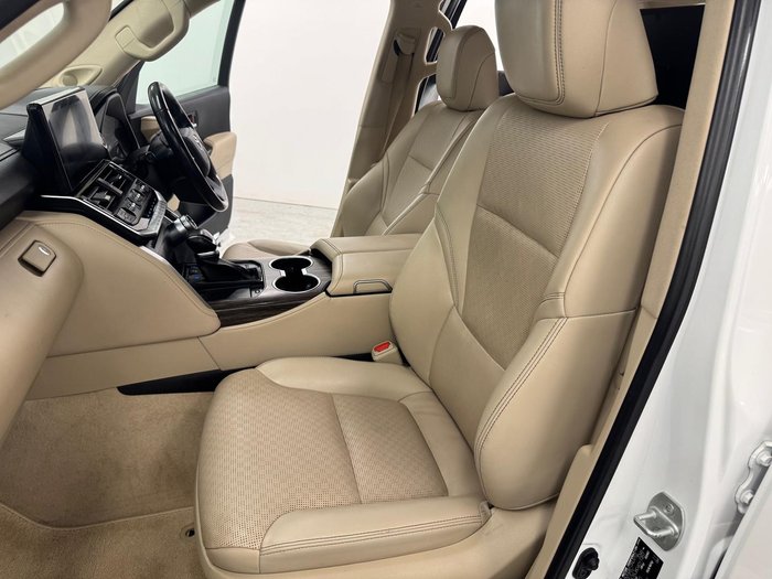 2022 Toyota Landcruiser Sahara FJA300R 4X4 Dual Range Glacier White