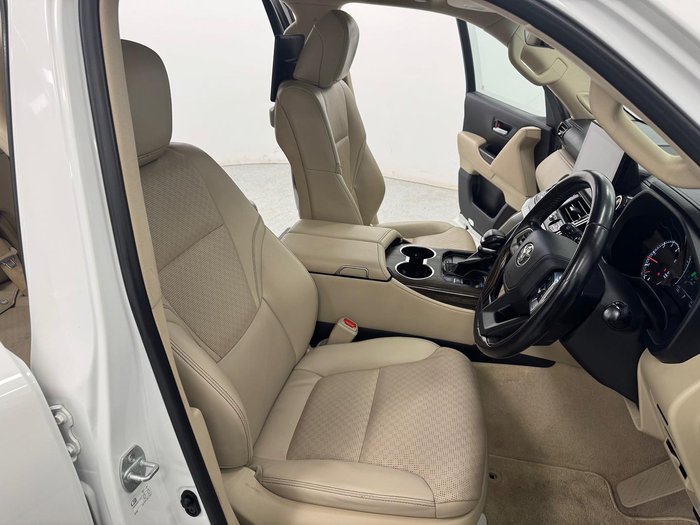 2022 Toyota Landcruiser Sahara FJA300R 4X4 Dual Range Glacier White