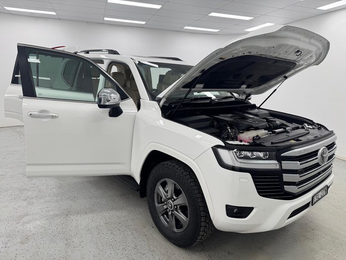 2022 Toyota Landcruiser Sahara FJA300R 4X4 Dual Range Glacier White