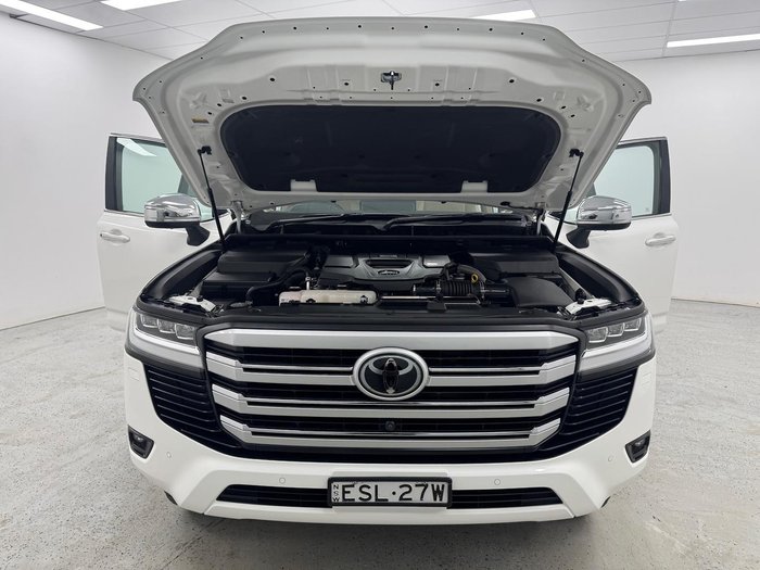 2022 Toyota Landcruiser Sahara FJA300R 4X4 Dual Range Glacier White
