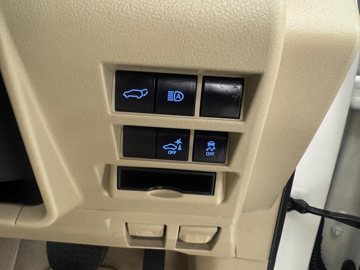 2022 Toyota Landcruiser Sahara FJA300R 4X4 Dual Range Glacier White