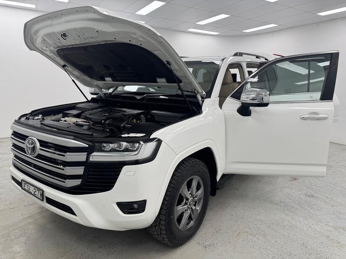 2022 Toyota Landcruiser Sahara FJA300R 4X4 Dual Range Glacier White