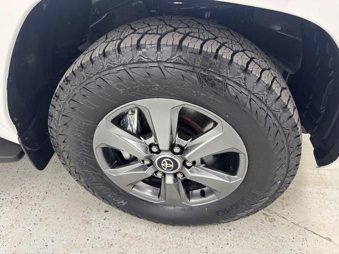 2022 Toyota Landcruiser Sahara FJA300R 4X4 Dual Range Glacier White