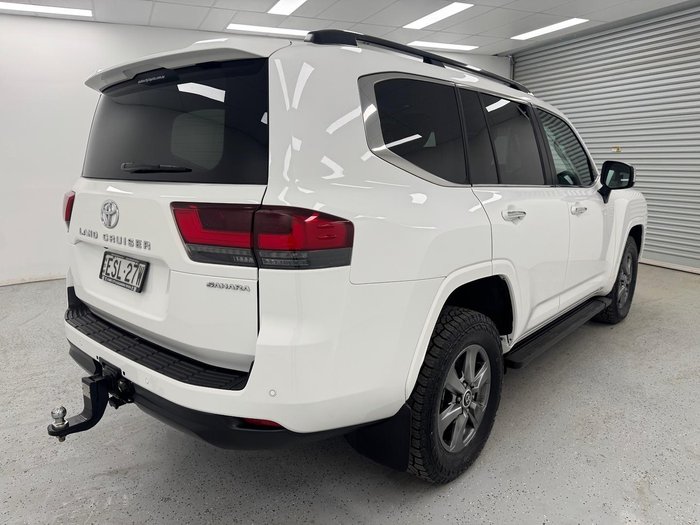 2022 Toyota Landcruiser Sahara FJA300R 4X4 Dual Range Glacier White