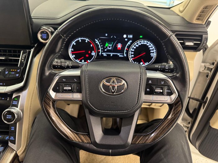 2022 Toyota Landcruiser Sahara FJA300R 4X4 Dual Range Glacier White