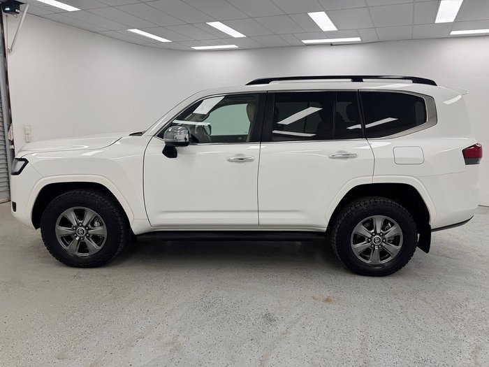 2022 Toyota Landcruiser Sahara FJA300R 4X4 Dual Range Glacier White