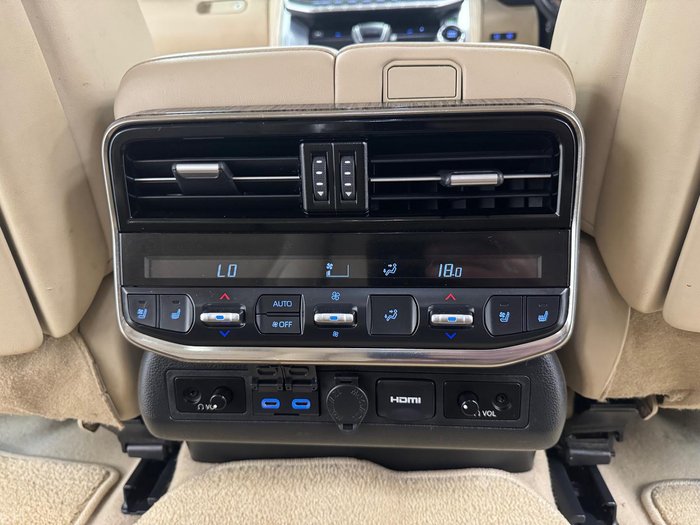 2022 Toyota Landcruiser Sahara FJA300R 4X4 Dual Range Glacier White
