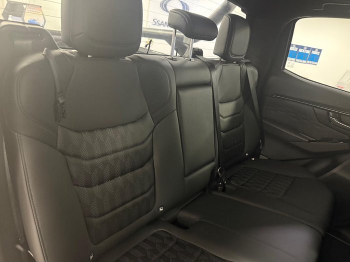 2024 Isuzu D-MAX BLADE