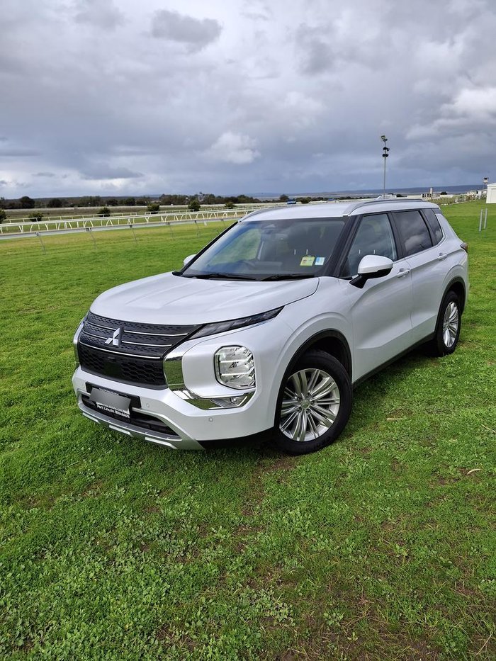 2024 Mitsubishi Outlander LS