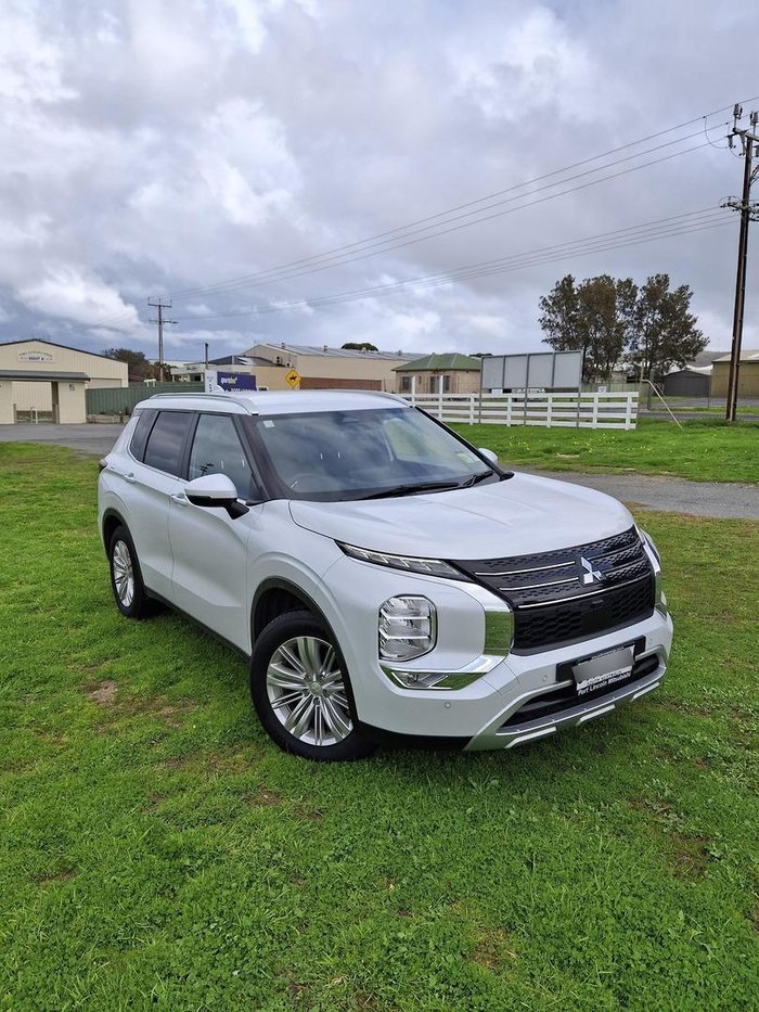 2024 Mitsubishi Outlander LS