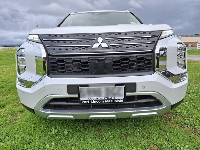 2024 Mitsubishi Outlander LS