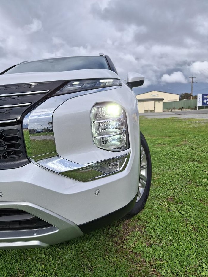 2024 Mitsubishi Outlander LS