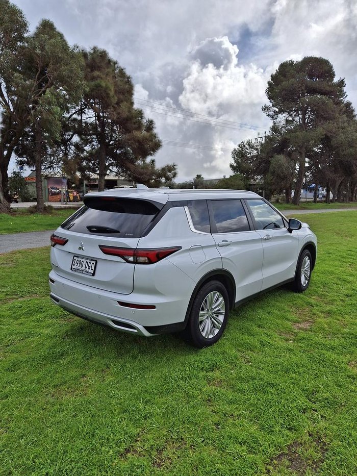 2024 Mitsubishi Outlander LS